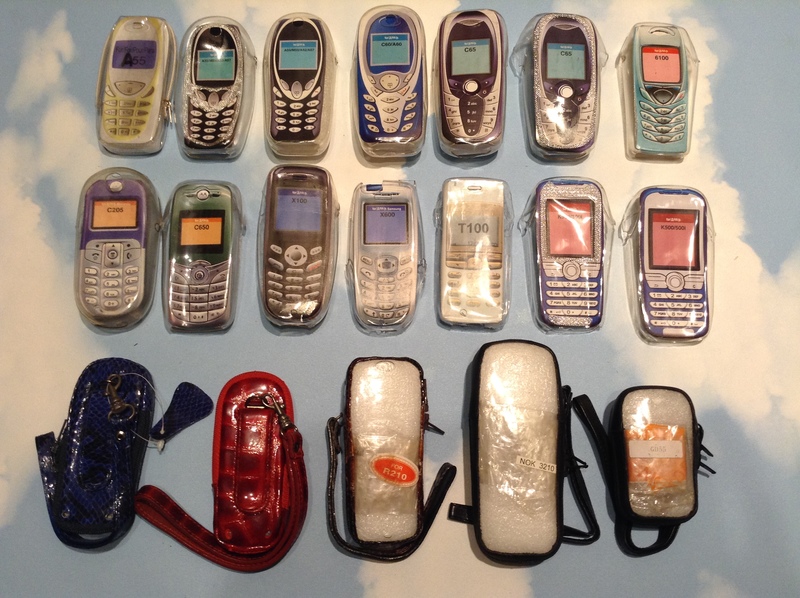 Продать телефон спб. Старые чехлы для телефонов. Чехлы для старых мобильных телефонов. Чехол для кнопочного телефона. Чехол для старого кнопочного телефона.