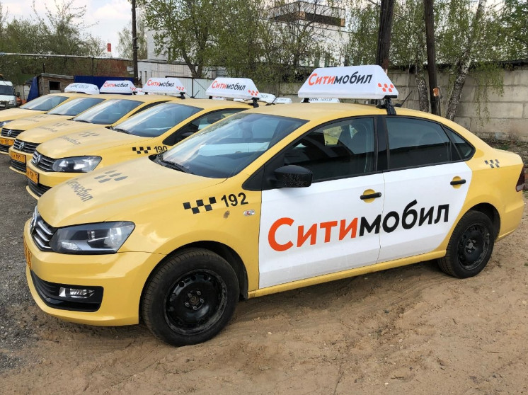 Аренда такси в Питер. Екатеринбурге такси электромобиль.