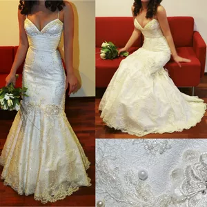 Счастливое свадебное платье цвета айвори и шубка