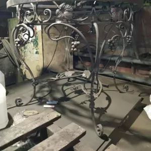 Круглый Стол из кованого металла виноградная лоза