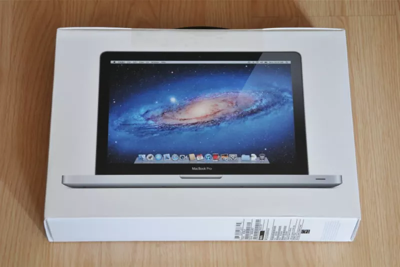 Apple macbook 17 QUAD Core i7 2.2 ГГц,  2011 model