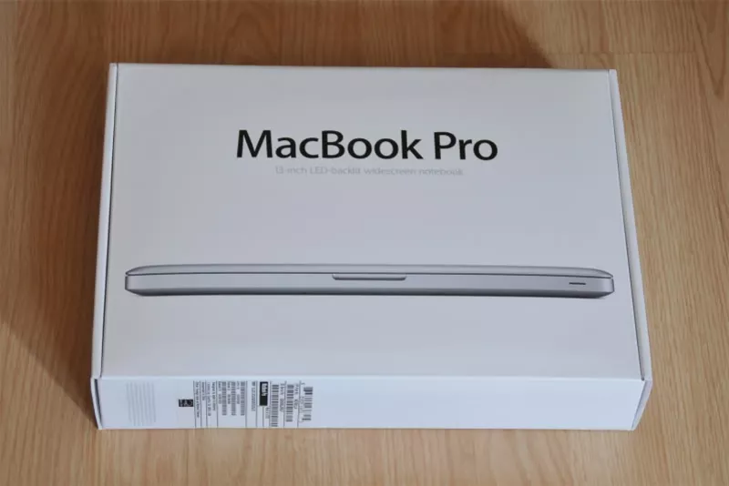 Apple macbook 17 QUAD Core i7 2.2 ГГц,  2011 model 2