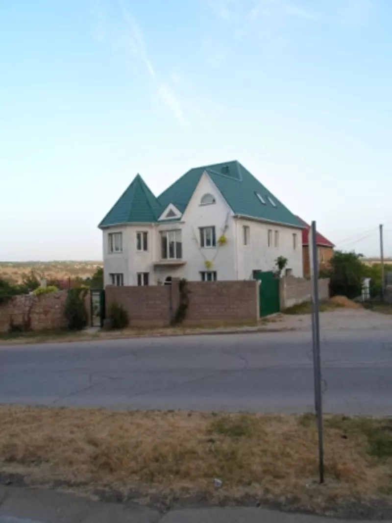 Продается  новый  добротный  3-этажный  дом в Севастополе