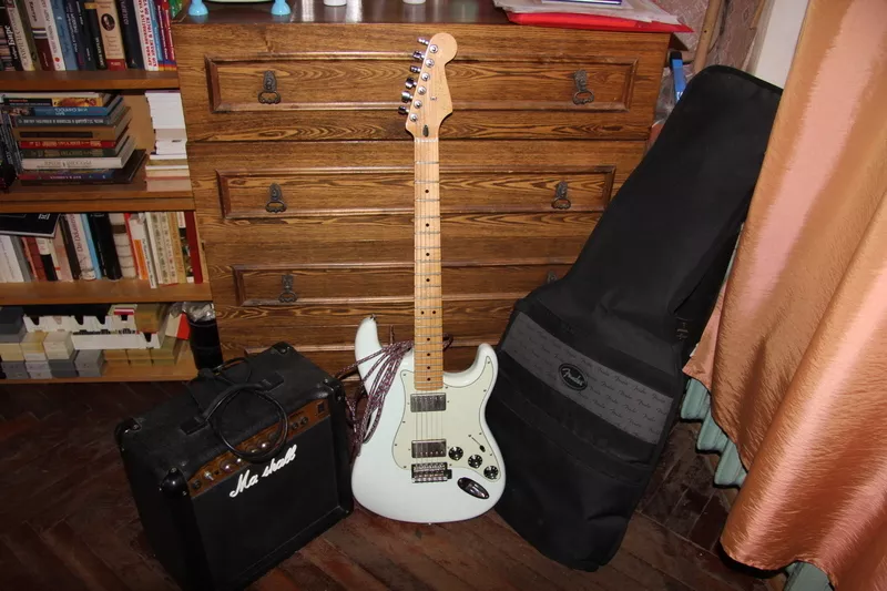 Продаю гитару Fender Stratocaster Blacktop 2